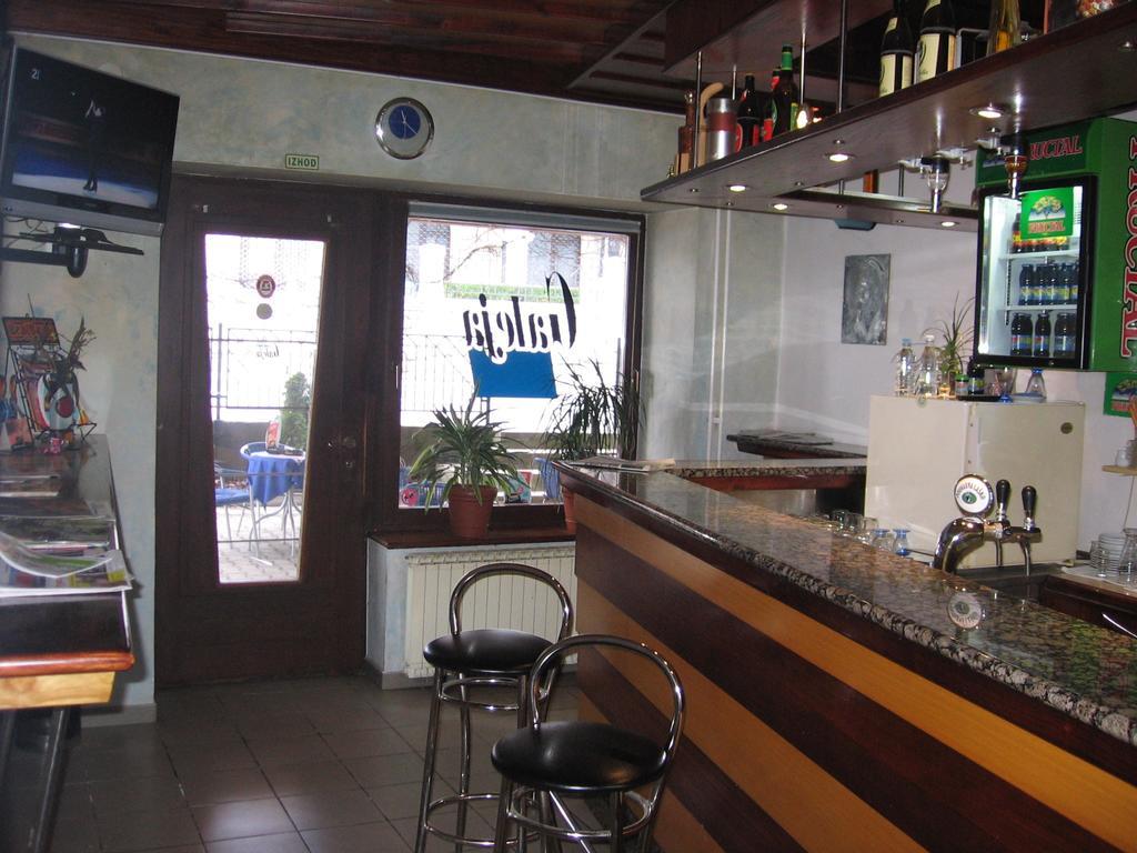 Guest House Roze Ilirska Bistrica Esterno foto